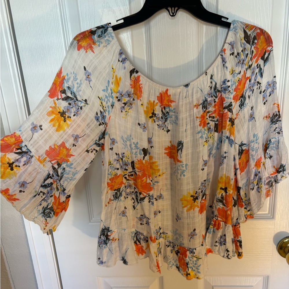 Women’s Wild Pearl Flowy Off-the-Shoulder White Floral Shirt